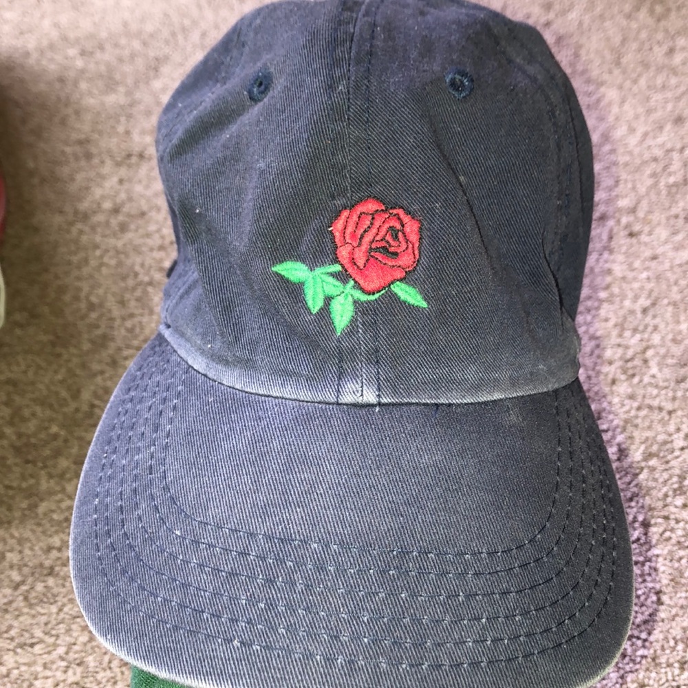 PacSun rose hat🌹